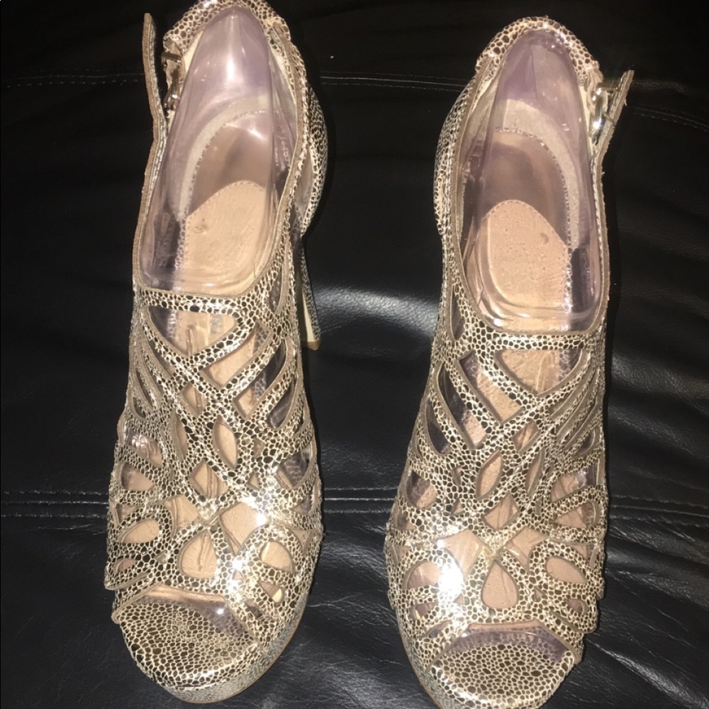 Gianni Bini platform heels size 7M